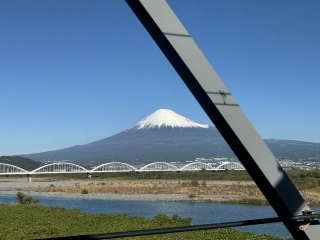 Fuji met een ander stuk brug in de weg